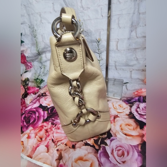 LIKE NEW COACH LEATHER SHOULDER BAG - Picture 3 of 11